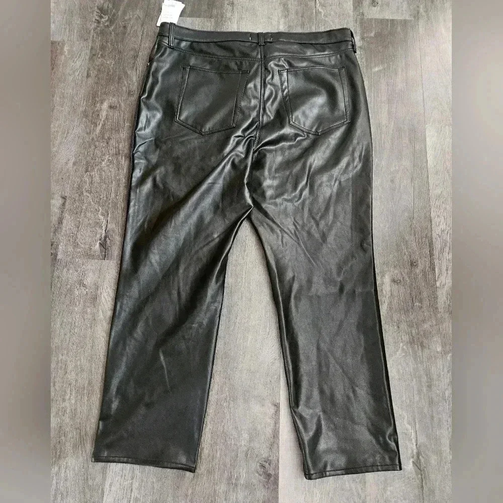 Abercrombie Mixed Fabric Ultra High Rise Ankle Straight‎ Jean Black Leather 22L
